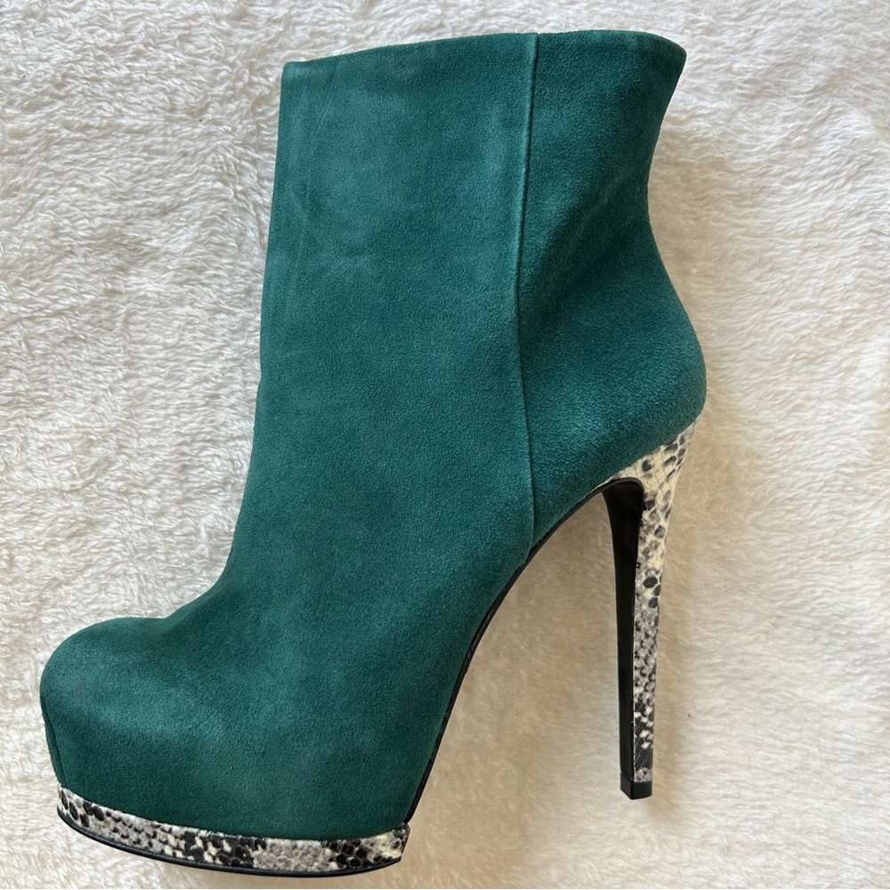 Pour La Victoire Green Suede Booties - Picture 2 of 8
